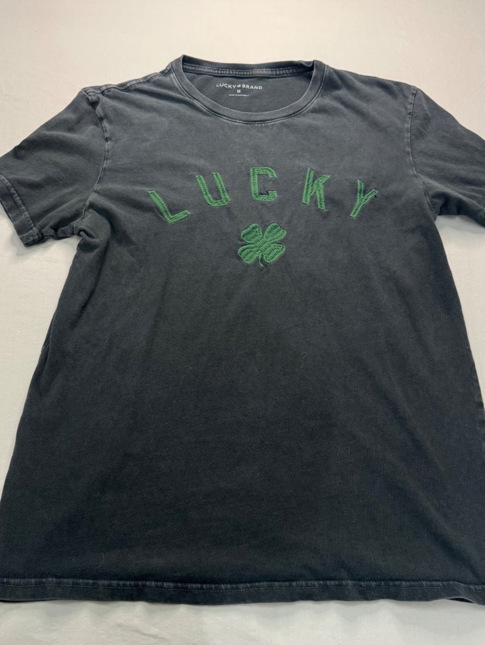 Lucky Brand TShirt Mens M Black Green Clover Shamrock Embroidered Y2K Streetwear